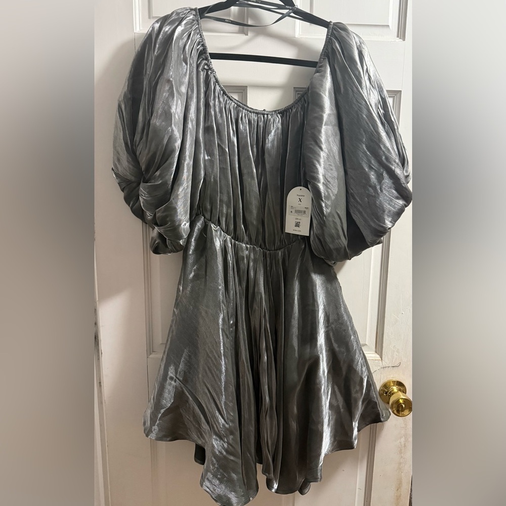 Elegant Silver Dress with Puff Sleeves and Bounce Hem